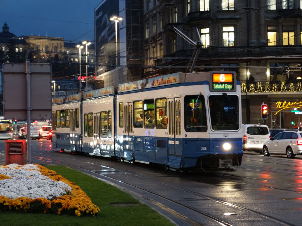 ch-vbz-tram2000_2105-bahnhofplatz-271118-full.jpg